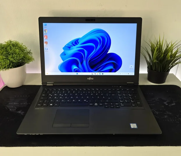 Laptop Fujitsu LIFEBOOK U757 i5 7th/8GB/256GB NVMe/15.6″ FHD